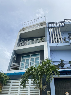 full nội thất hẻm xe hơi tránh nhà đẹp phú hữu giá chỉ 7.8 tỷ