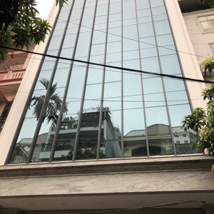 cho thuê nhà tại nguyễn văn huyên .dt : 65 m * 5 tầng .mt : 5 m. chia phòng .giá: 35 triệu