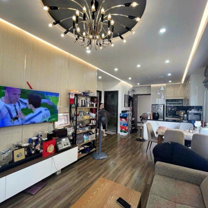 cho thuê 16 triệu /tháng căn 2 phòng ngủ ( căn góc) 73m2 the botanica full nt đẹp
