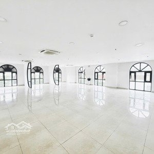 văn phòng mặt tiền gần masteri thảo điền, quận 2 gần dt 265m2 giá thuê 132tr/ tháng đã phí quản lí