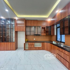 nhà phố mặt hồ lakeview 100m2, 3 lầu, 4 phòng ngủ giá chỉ 30 triệu, đã hoàn thiện cơ bản, máy lạnh
