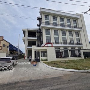 cho thuê xưởng 50.000 m2 . xây mới kcn đức hoà . long an