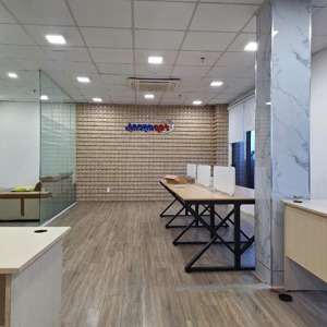 chính chủ cho thuê văn phòng 50m2 có sẵn nội thất mặt tiền đường nguyễn hữu cảnh, p22, bình thạnh