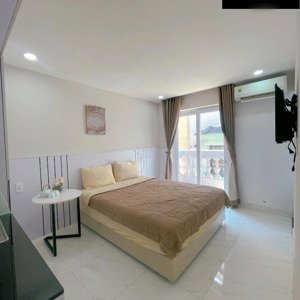 sang khách sạn 28p phạm thái bường, q7