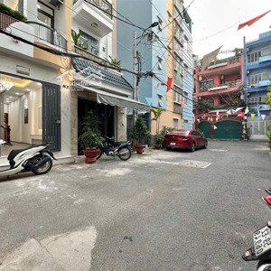 nhà huỳnh văn bánh p11 pn cách nhà thờ gia tộc nguyễn an ninh 4 tầng hẻm 9m, 5pn, hẻm kd sầm uất