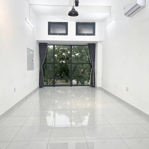 chính chủ cho thuê văn phòng 40m2 giá 10 triệu tại the sun avenue. lh 