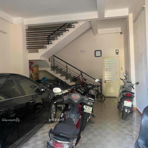 cần bán nhà 3 tầng đường trịnh công sơn - gần tố hữu giá chỉ hơn 8 tỷ