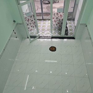 bán căn nhà 1/ đường hiệp thành 17 ngay bên xe buýt vhợ giản dẫn