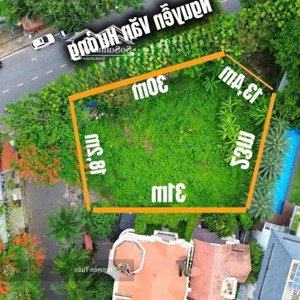 ban lô đất góc 2 mặt tiền đường nguyễn văn hưởng, q2 - dt 3 sổ là : 887,3m2( 30x31). giá : 290tr/m2