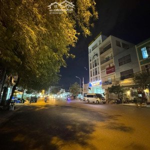 bán nhà mặt tiền phạm văn bạch, tân bình, đường 30m, dt 70n2, 3 tầng, chỉ hơn 11 tỷ,còn tl