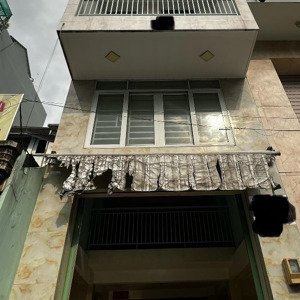 nhà nguyên căn cho thuê, không kinh doanh căn hộ dịch vụ. 6p. 4wc. mặt tiền đường lớn