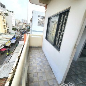 phòng có gác lửng + ban công, có máy lạnh ở ngay giá chỉ 4tr2 đường bùi đình túy