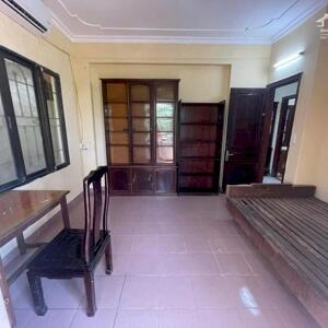 Cho thuê căn hộ Tập thể tầng 5 ngõ 805 Giải Phóng 120m2, 3 ngủ, 9 Triệu ở gđ, nhóm ngoan