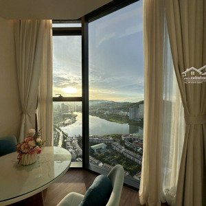 chính chủ bán căn hộ 1pn 45m2 view biển tòa alacarte hạ long bay. trước mặt là bãi tắm marina hùng