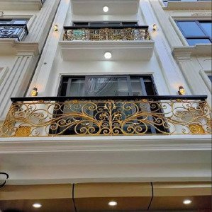 cần cho thuê gấp nhà khu vực thái hà dt 70m2x5t mặt tiền 5m có thang máy ngõ ô tô tránh giá 18tr