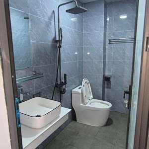 chỉ 4tr/tháng cho hộ gia đình thuê nhà 3 tầng hướng nam, nhà mới xây sạch sẽ thoáng mát