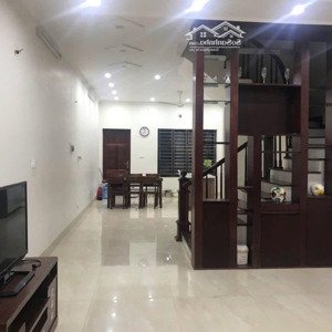 dt 70m2 x 5t giá 25tr trung kính đôi, đầy đủ đồ, oto đỗ cửa