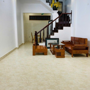 cần bán gấp căn nhà dân xây kiên cố ở tô hiệu, hđ, ô tô đỗ ngay cạnh nhà. giá 8.8 tỷ có tl