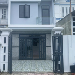 chính chủ cần bán gấp ! nhà 2 tầng mới xây 100m², 4pn có sân ô tô giá rẻ bất ngờ!"
