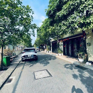 hơn 4 tỷ cho căn 71m2 hẻm ô tô quốc hương xây 5 tầng, gần metro thảo điền. sổ sẵn hoàn công hẻm 8m