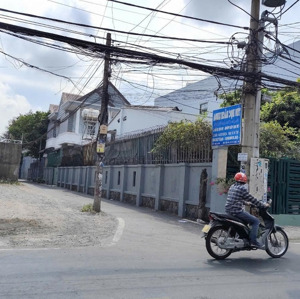 bán đất 136m2 - góc 2 mặt tiền kinh doanh kdc sầm uất, đường yên thế, hố nai 3, tb. giá chỉ 4tỷ999
