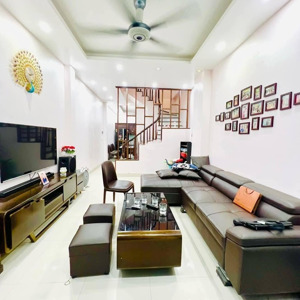 tin chuẩn 100%, bán gấp lạc long quân chỉ 8.8 tỷ - 42.2m2 x 4 tầng, ô tô đỗ cổng, dân xây chắc chắn
