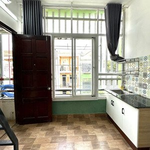 trọ gác đứng full cửa sổ đón nắng gió không giới hạn người ở