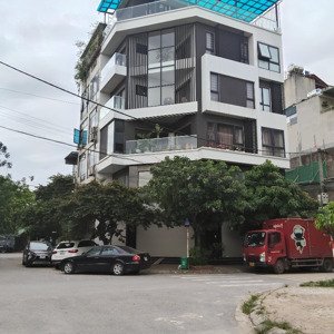 bán nhà hoàng quốc việt. 74 m2, 6 tầng, vỉa hè ô tô tránh, kinh doanh sầm uất. giá nhỉnh 34 tỷ.