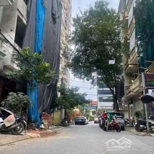bán nhà phân lô ,kinh doanh hoàng quốc việt ,cầu giấy , 45m2 , 6 tầng , 15ty5 lh 