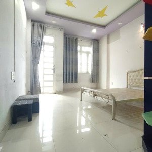 phòng 27m2 cửa sổ, ban công thông thoáng, wc riêng, giờ giấc tự do khu vực an ninh sạch sẽ