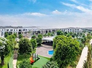 cần bán căn nhà phố diện tích 5x20. giá 4,4 tỷ mặt tiền đường lớn khu đô thị aqua city