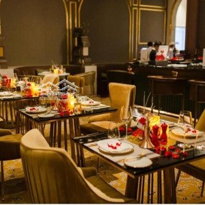 cần bán khách sạn mặt phố giảng võ 2250m2 30 tầng mt 120m 5.500 tỷ kinh doanh ôtô tránh thang máy