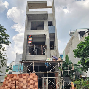 bán nhà 1 trệt 2 lầu đường lớn 17m đang xây đầu tư tốt
