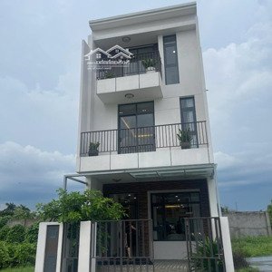 cần bán gấp căn nhà liền kề chợ bình chánh thiết kế 1 trệt 2 lầu shr lh xem nhà