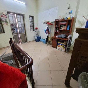 cho thuê nhà tập thể khu 3 tầng lê hồng phong, hà đông. dt 50m2. giá 4.5tr: lh 