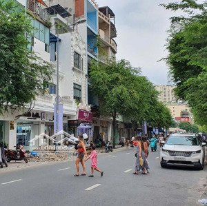 cho thuê nhà 2 tầng lê thánh tôn, ngay chợ bến thành, p. bến thành, q.1, giá chỉ 30 triệu/tháng