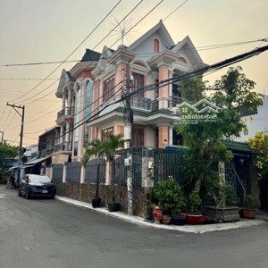 bán biệt thự đẹp 8,5m x18m.xây bán hầm ,2 lầu góc 2 mặt tiền đường nhựa 12m.gần chợ, hiệp thành.q12
