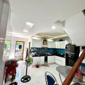 bán nhanh nhà đẹp hướng đông nam đường hoà minh 17 cách biển 500m