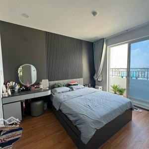 chuyển ra trường quốc tế cho con bán căn 62m2 full nội thất ban công đn