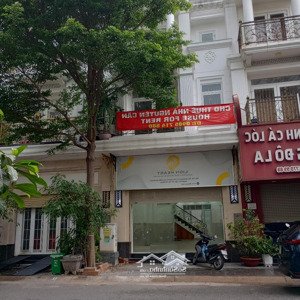 cho thuê dài hạn shophouse, kdc cao cấp, 7 phòng, 4 tầng (5x20 m), cách sân bay 5 phút, đường lớn.