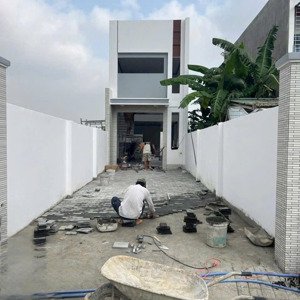 chủ cần bán ngôi nhà toạ lạc phú mỹ bình dương vị trí gần trung tâm tp mới và trường học sân 2 oto
