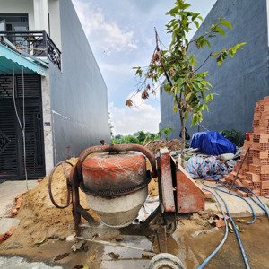 bán nhà đang xây dựng giá tốt ngay chợ phong phú và ngã tư miếu ông cù cực tốt