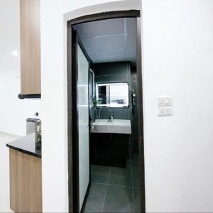 cho thuê phòng 2 ngủ 1 khách 50m2 tại dịch vọng hậu có ban công, đầy đủ nội thất, nhà mới xây