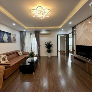 Cho thuê căn hộ chung cư 137 Nguyễn Ngọc Vũ ngay chân cầu vượt Lê Văn Lương 70m2 có 2PN - 2WC có đồ