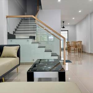 nhà hoàn thiện mới 100% khu dân trí cao chuyên gia ở