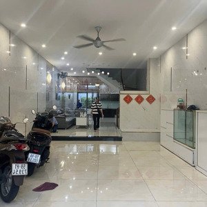 nhà đối diện công viên 5x20,3 lầu khu tên lửa full nội thất