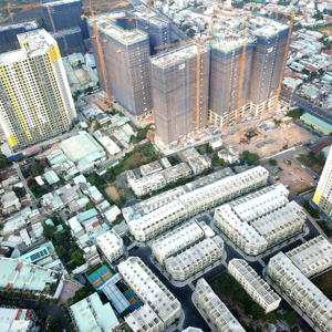 nhà phố thương mại sát metro bến thành- suối tiên sát làng đại học hcm- sẵn sổ- bàn giao nhà luôn