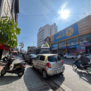 bán nhà mặt phố nguyễn văn cừ, 84 tỷ, 241 m2, giá ưu đãi - hiếm có!