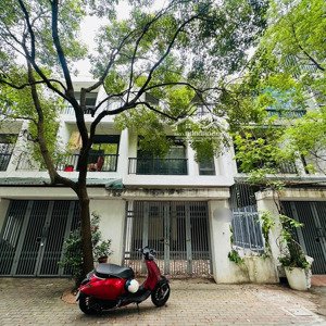 chính chủ bán nhà liền kề kđt ao sào.73m2 nhà thô tự hoàn thiện,giá 19.5 tỷ