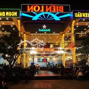 siêu phẩm,cho thuê nhà mặt phố liễu giai.diện tích 200m2 x 4 tầng,mặt tiền 15m,giá thuê 180tr/tháng